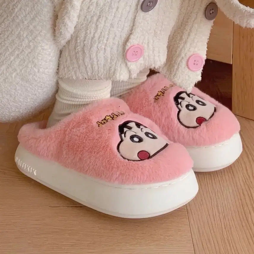 [BUNJANG] Crayon Shin-chan Fuzzy Slippers / 폭신폭신 짱구 털 실내화 키높이 사무실 거실 슬리퍼 (새상품)