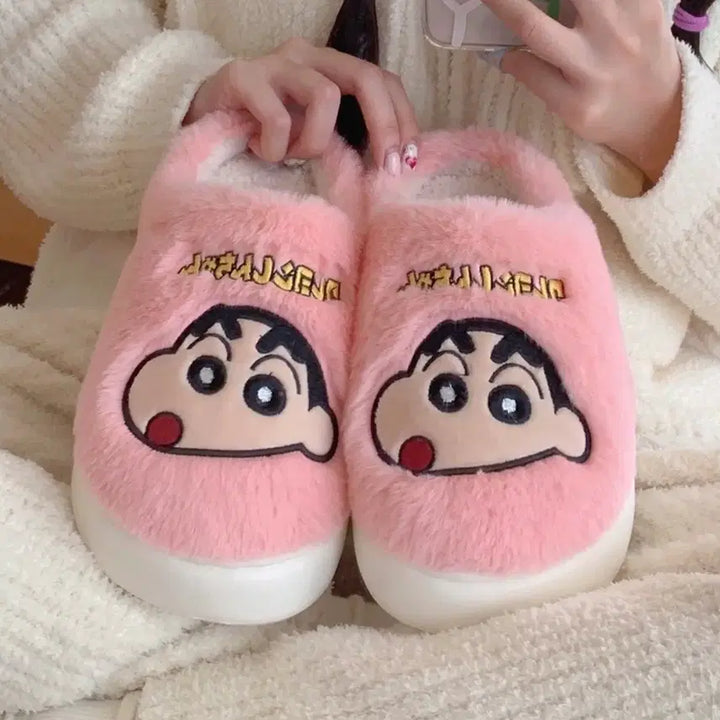 [BUNJANG] Crayon Shin-chan Fuzzy Slippers / 폭신폭신 짱구 털 실내화 키높이 사무실 거실 슬리퍼 (새상품)