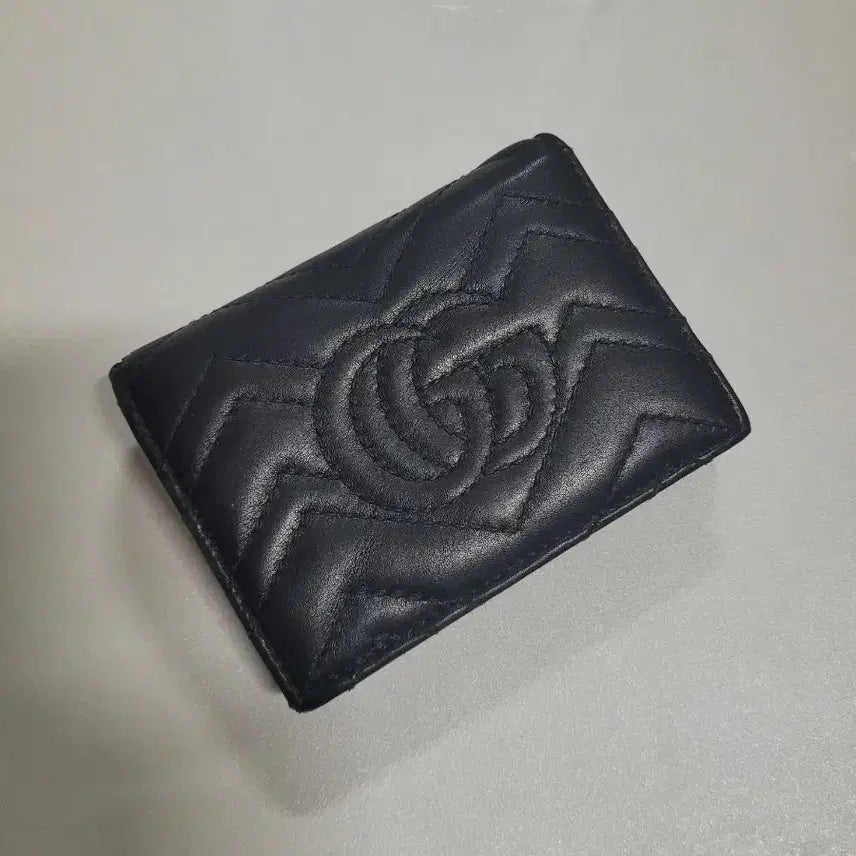 [BUNJANG] Gucci Marmont Matelassé Bifold Wallet / 구찌 마몬트 마틀라세 중지갑 블랙 GG로고
