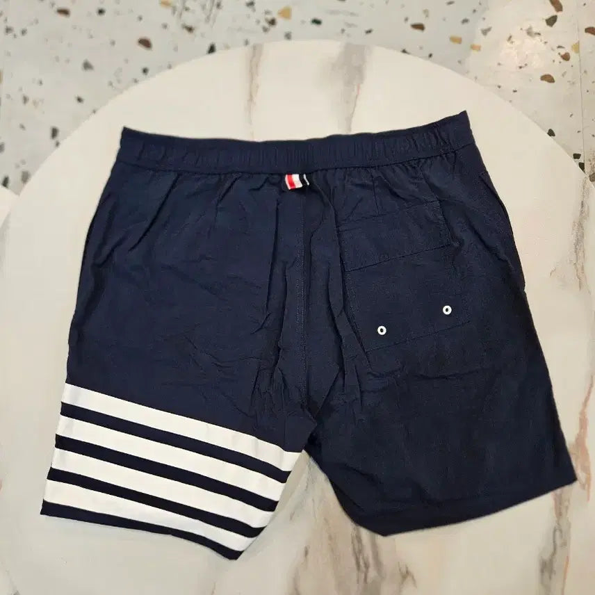 [SOLD OUT] [정품/새상품급/4사이즈] 톰브라운 사선완장 반바지 스윔팬츠 네이비