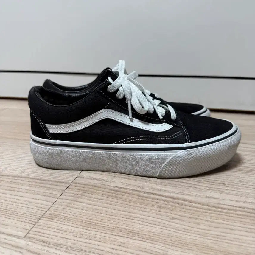 [BUNJANG] Vans Old Skool Platform Black Sneakers / 반스 올드스쿨 플랫폼 블랙 (240)