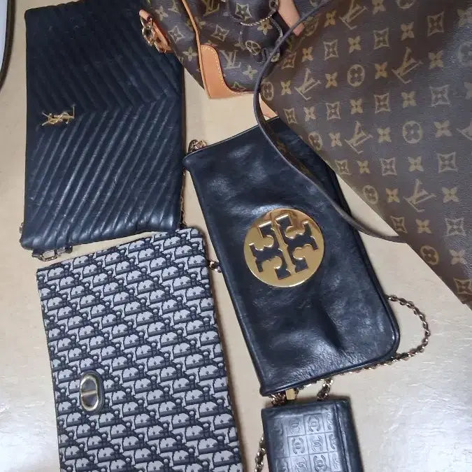 [BUNJANG] Various Designer Handbags / 루이비통, 디올, 입생로랑, 토리버치 .샤넬지갑등 여러가지팝니다