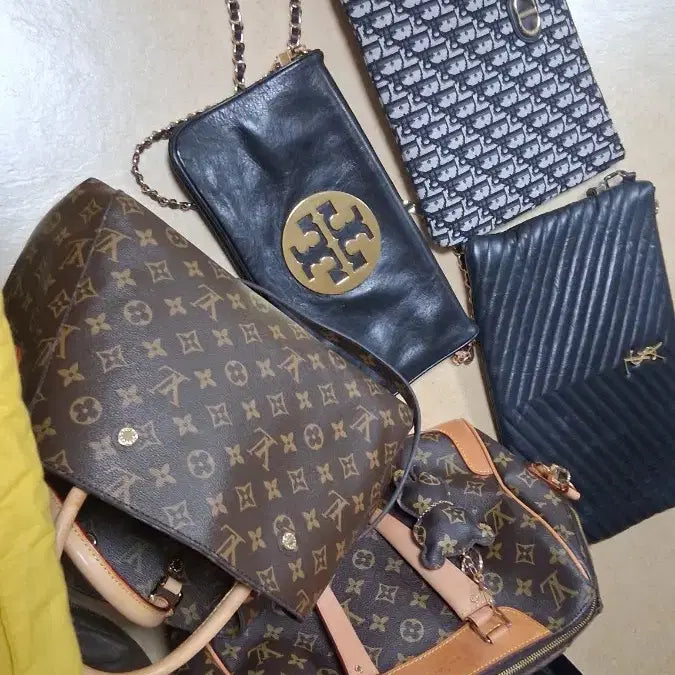 [BUNJANG] Various Designer Handbags / 루이비통, 디올, 입생로랑, 토리버치 .샤넬지갑등 여러가지팝니다
