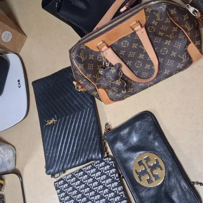 [BUNJANG] Various Designer Handbags / 루이비통, 디올, 입생로랑, 토리버치 .샤넬지갑등 여러가지팝니다