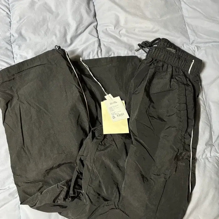 [BUNJANG] Polytelu Human Index Track Pants Black White / 1 폴리테루 휴먼인덱스 트랙 팬츠 블랙 화이트