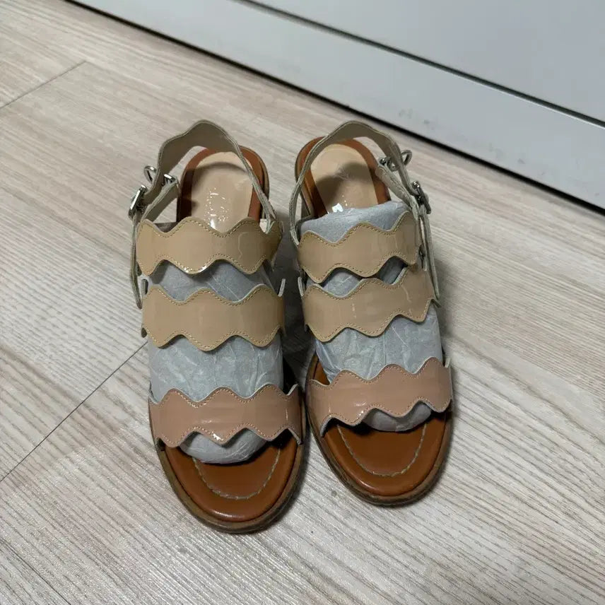 [BUNJANG] Vivi&ChouChou Leather Sandal Heels (250) / 비비앤슈슈 소가죽 샌들힐 (250)