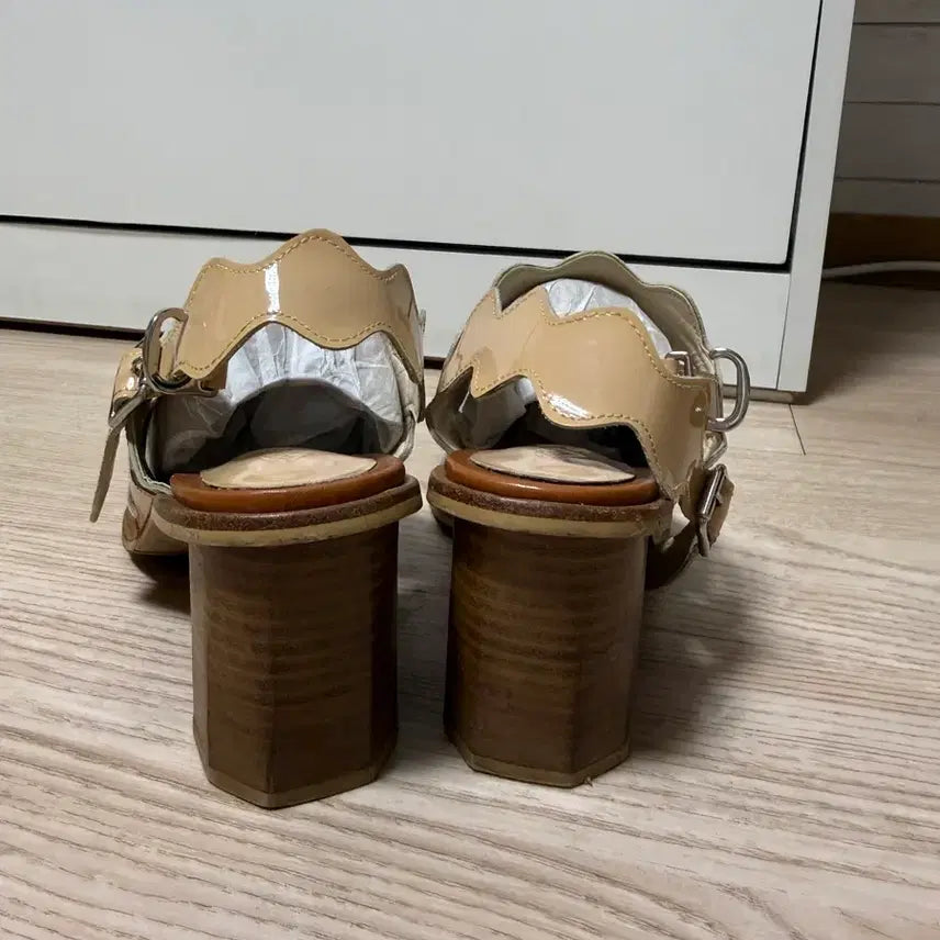 [BUNJANG] Vivi&ChouChou Leather Sandal Heels (250) / 비비앤슈슈 소가죽 샌들힐 (250)
