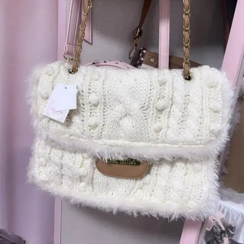 [BUNJANG] Liz Lisa White Knit Fur Chain Bag / 리즈리사 화이트 니트 퍼체인 백 라떼갸루