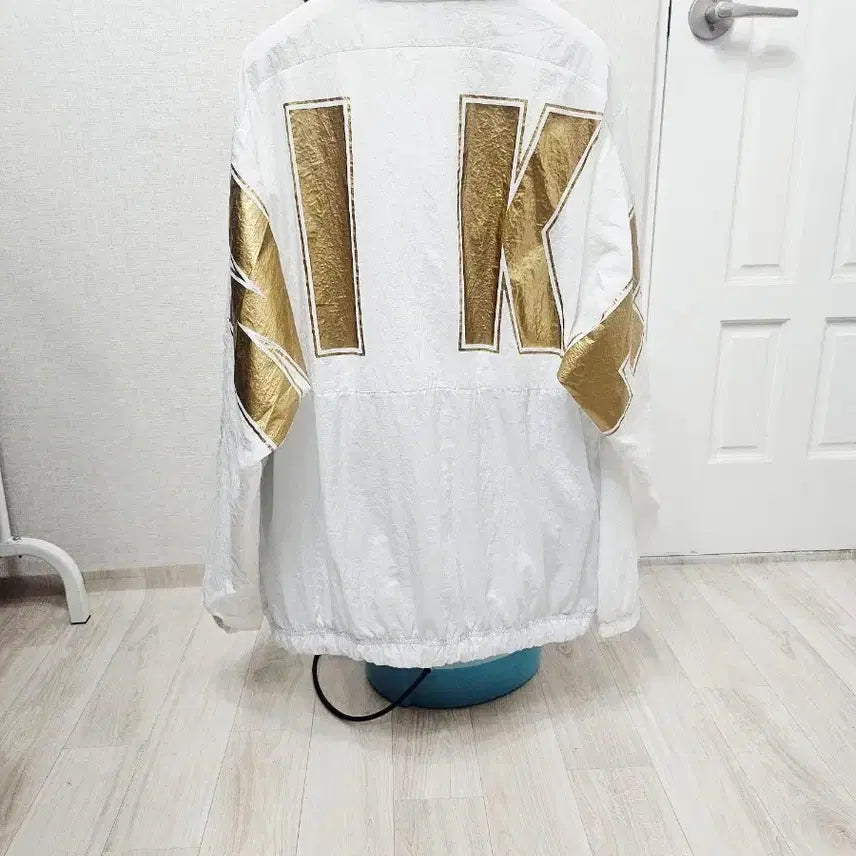 [BUNJANG] Nike Woven Jacket White Gold Windbreaker / (110)2XL 우주매물 나이키 우븐자켓  백로고 [화이트골드] 바람막이