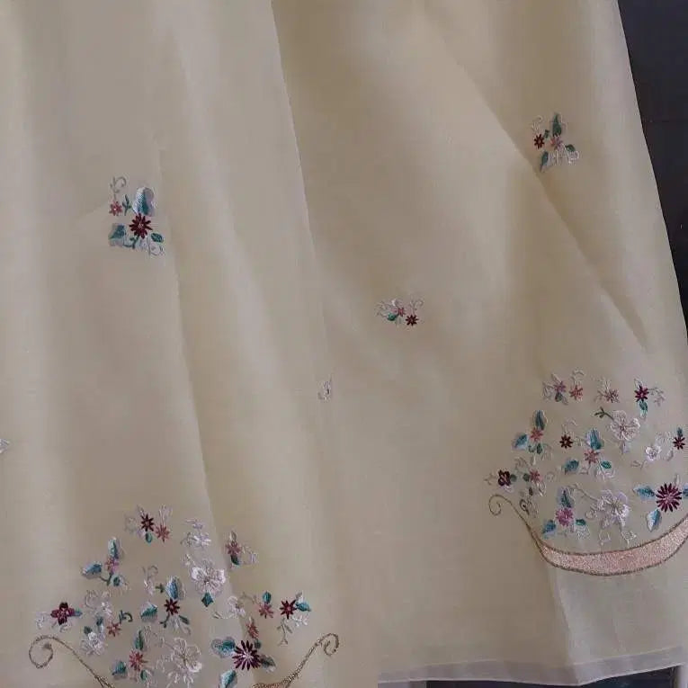 [BUNJANG] Floral Embroidered Hanbok Dress / 새젶품급)잔꽃자수 여성 한복 55~66~77,,