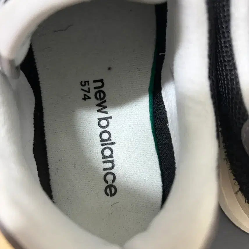 [BUNJANG] New Balance 574 Heritage Deep Black Sneakers / 뉴발란스 574 헤리티지 딥 블랙 260