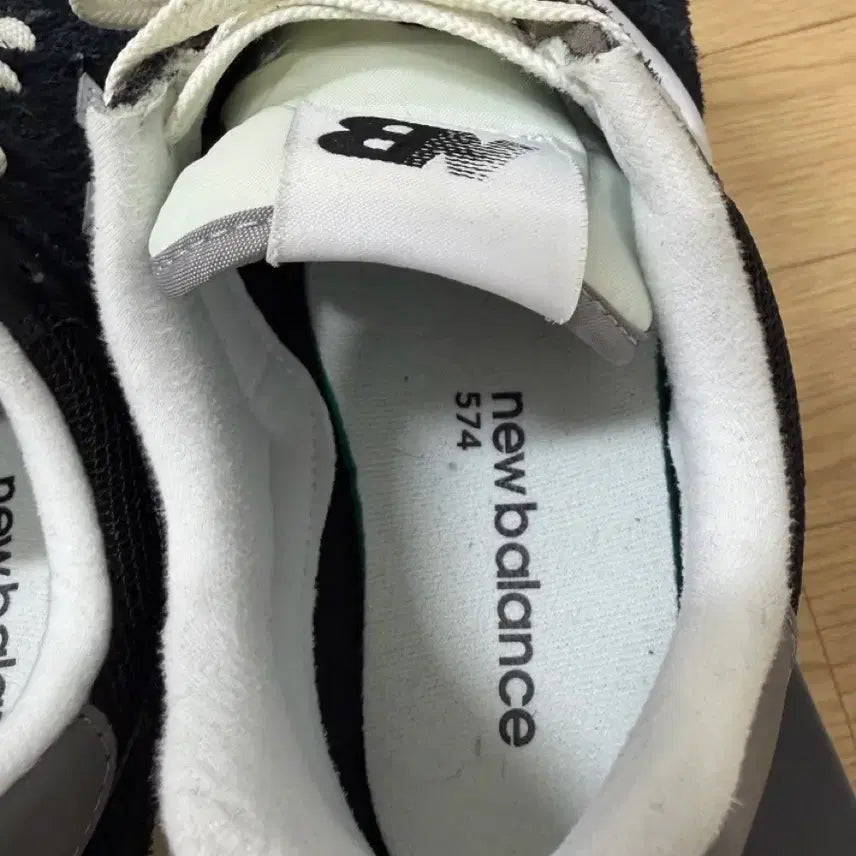 [BUNJANG] New Balance 574 Heritage Deep Black Sneakers / 뉴발란스 574 헤리티지 딥 블랙 260