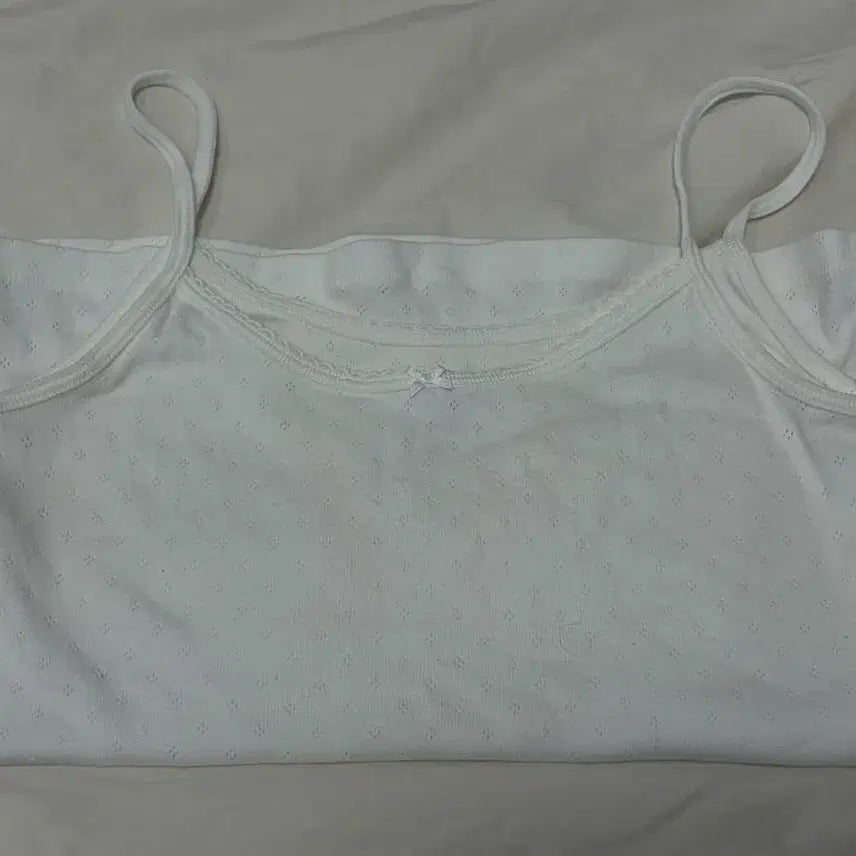 [BUNJANG] Brandy Melville Ribbed Tank Top White / 브랜드멜빌 리본 나시 화이트