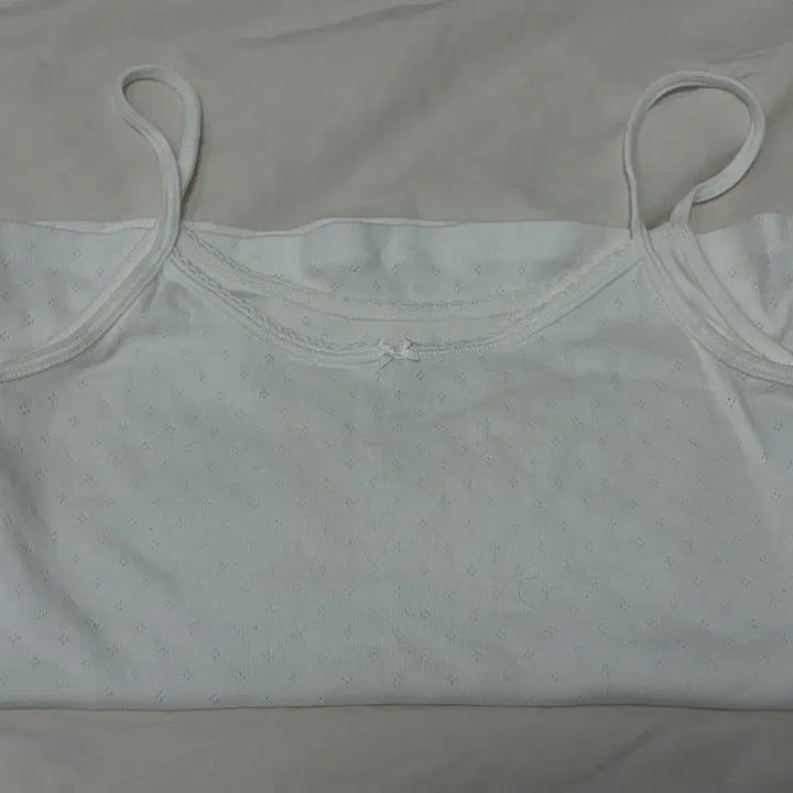 [BUNJANG] Brandy Melville Ribbed Tank Top White / 브랜드멜빌 리본 나시 화이트