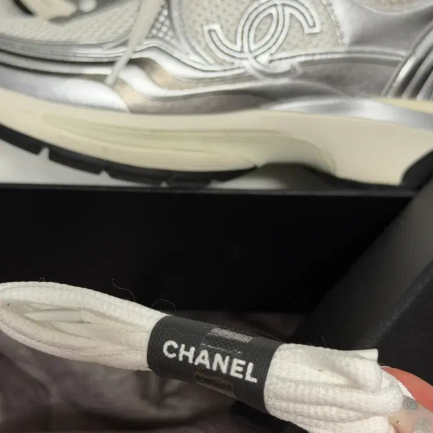 [BUNJANG] Chanel Cruise CC Mesh Sneakers / 넬 크루즈 CC 로고 메쉬 스니커즈 G39792 화이트 실버