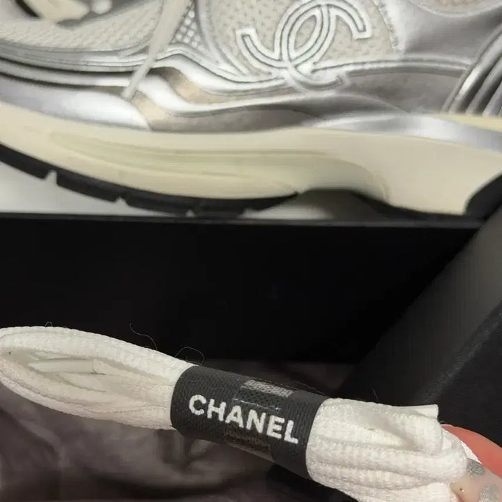 [BUNJANG] Chanel Cruise CC Mesh Sneakers / 넬 크루즈 CC 로고 메쉬 스니커즈 G39792 화이트 실버