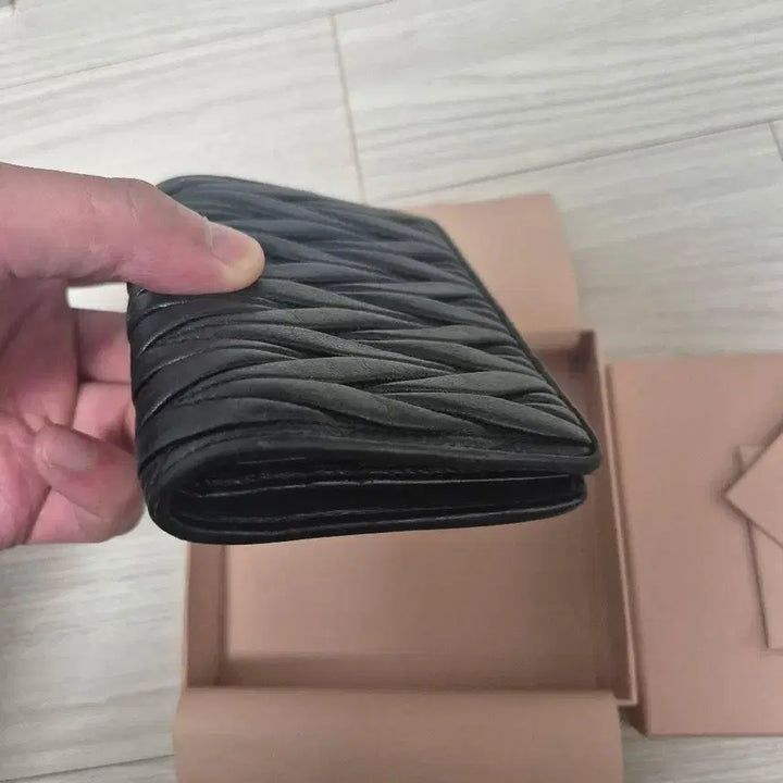 [BUNJANG] Miu Miu Matelassé Black Wallet / 미우미우 블랙 마틀라세 반지갑 (풀박스)