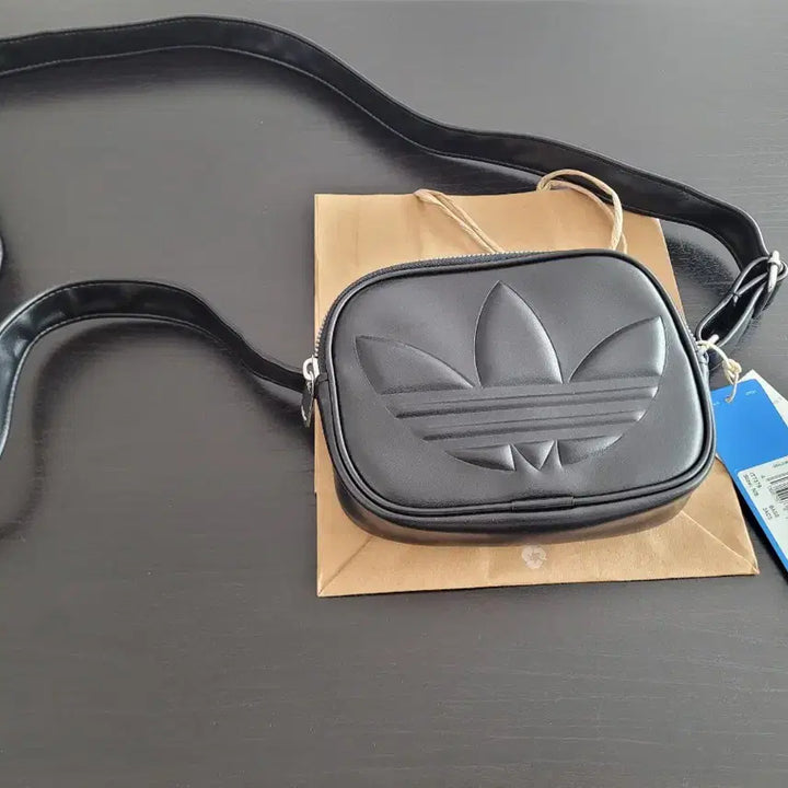 [BUNJANG] Adidas Trefoil Mini Bag / 아디다스 블랙 트레포일 미니백