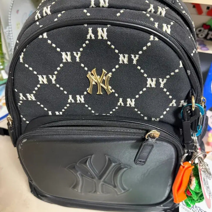 [BUNJANG] MLB New York Yankees Black Backpack / MLB 뉴욕 양키스 블랙 백팩 가방