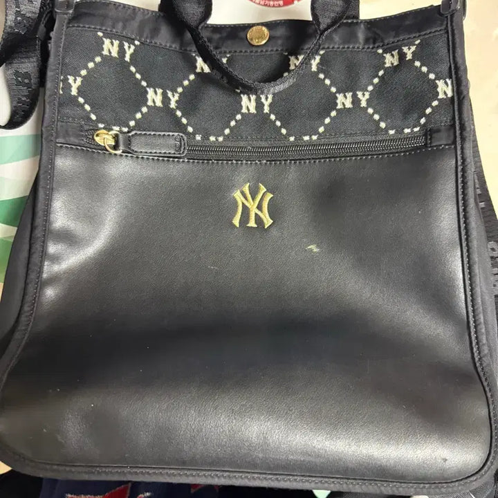 [BUNJANG] MLB New York Yankees Black Backpack / MLB 뉴욕 양키스 블랙 백팩 가방