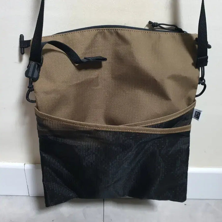 [BUNJANG] Uniqlo & Helinox Cross Bag / 가벼운 유니클로 & 헬리녹스 크로스 백 ( 미사용)