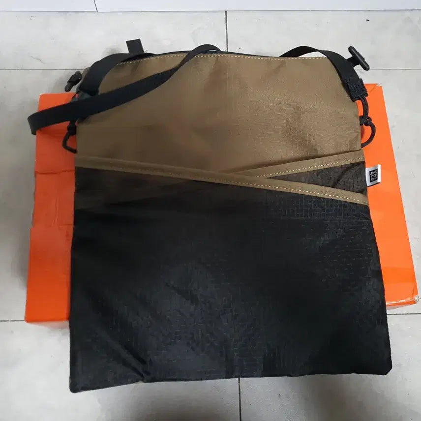 [BUNJANG] Uniqlo & Helinox Cross Bag / 가벼운 유니클로 & 헬리녹스 크로스 백 ( 미사용)