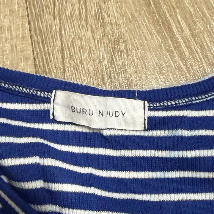 [BUNJANG] Burun Judy Stripe Short Sleeve T-shirt / 부루앤쥬디 스트라이프 반팔 티셔츠