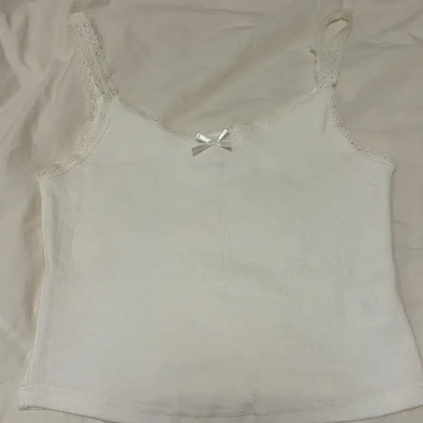 [BUNJANG] Ribbonbit Eyelet Sleeveless Top / 리본빛 아일렛 슬리브리스