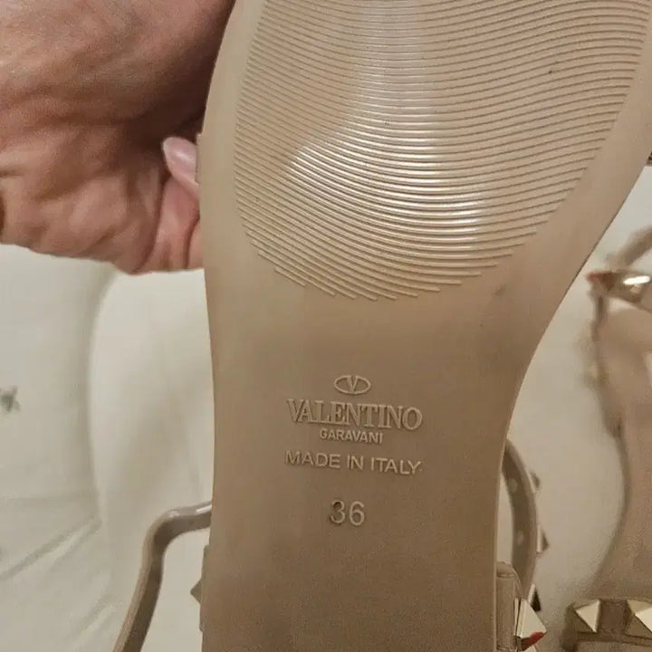 [BUNJANG] Valentino Rockstud Flat Sandals / 발렌티노 락스터드 샌들