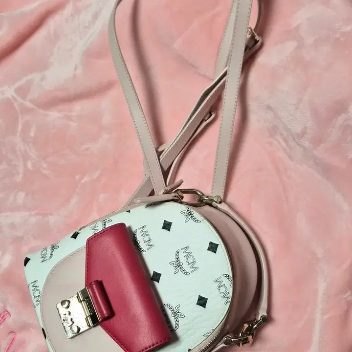 [BUNJANG] MCM White Day Special Limited Mini Backpack / MCM 화이트데이 초레어 미니백팩 연핑크핑크가방 화이트데이스페셜한정판