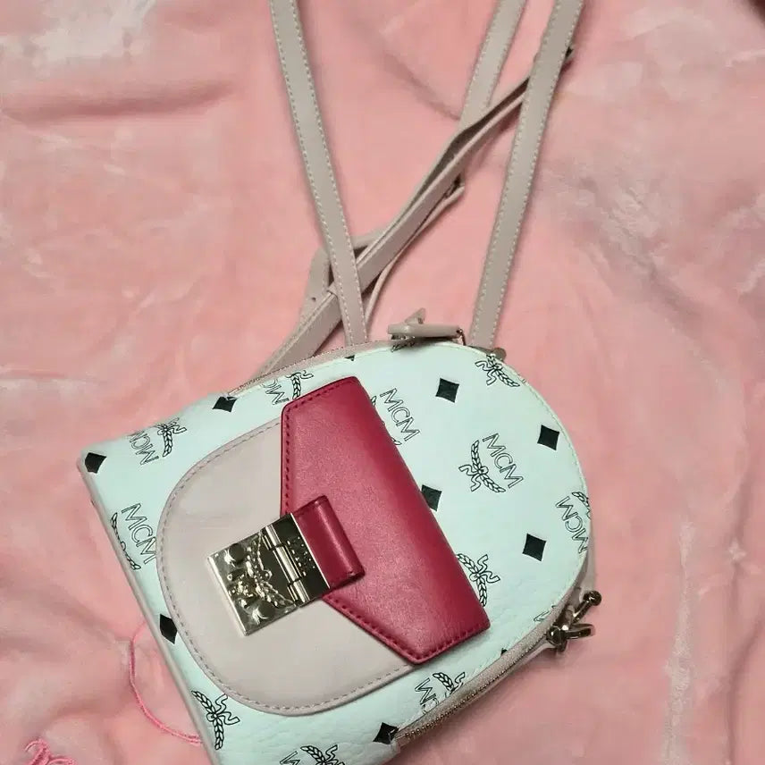 [BUNJANG] MCM White Day Special Limited Mini Backpack / MCM 화이트데이 초레어 미니백팩 연핑크핑크가방 화이트데이스페셜한정판