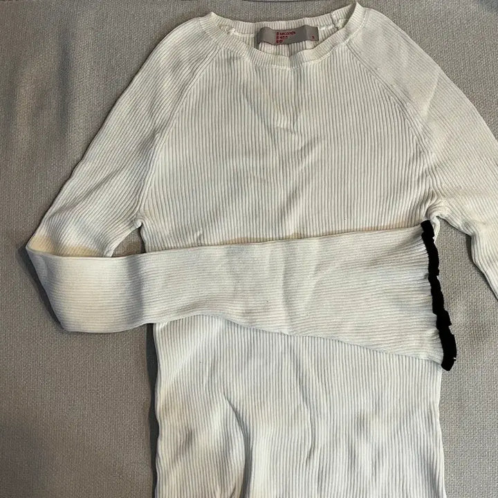 [BUNJANG] 8 Seconds White Ribbed Knit Top / 8세컨즈 화이트 골지 니트 긴팔 블랙 배색