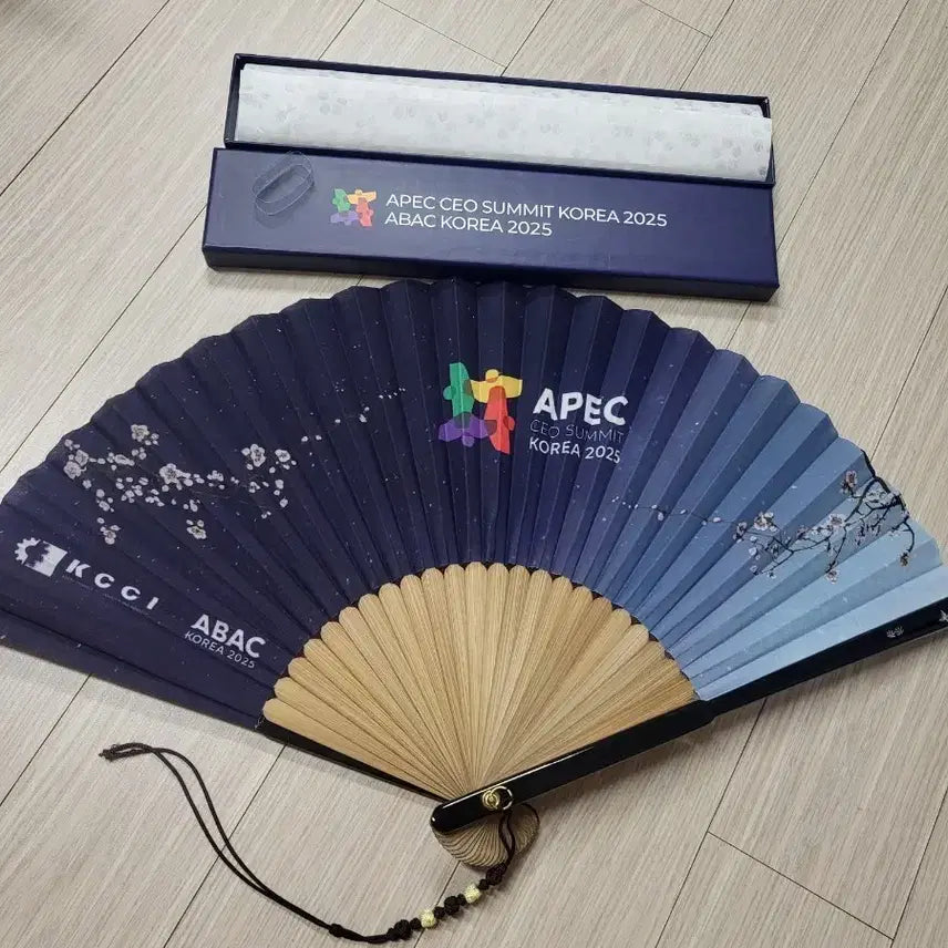 [BUNJANG] APEC CEO Summit Korea Souvenir Fan / APEC CEO SUMMIT 코리아 부채