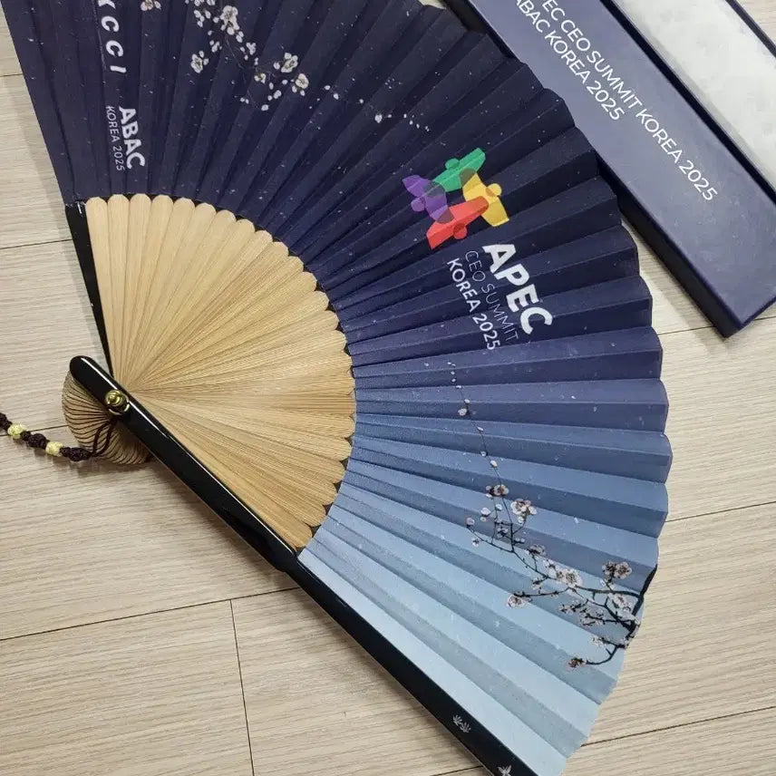 [BUNJANG] APEC CEO Summit Korea Souvenir Fan / APEC CEO SUMMIT 코리아 부채