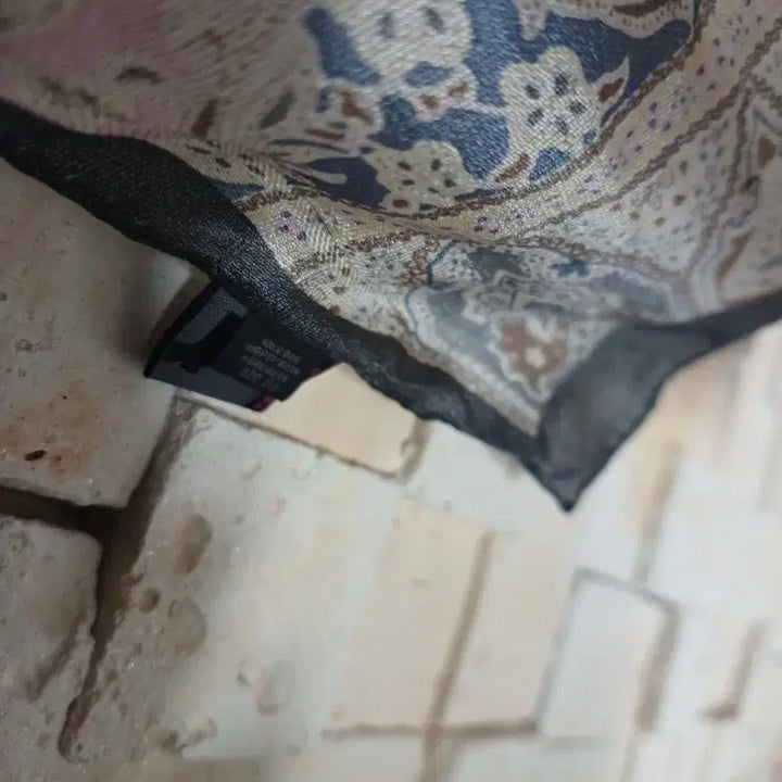 [BUNJANG] Renoma Paisley Pattern Silk Scarf / 페이즐리 패턴 스톤 장식 레노마 실크