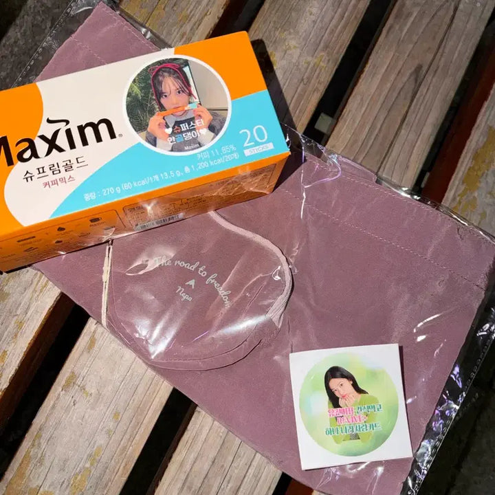 [BUNJANG] IVE An Yujin Nepa Bag Bundle / 아이브 안유진 유진 네파 가방 + 스티커 + 맥심 역조공 일괄 양도