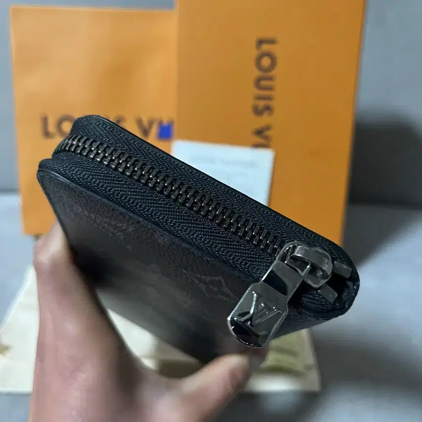 [BUNJANG] Louis Vuitton Eclipse Zippy Wallet / [새상품급] 루이비통 이클립스 지퍼 장지갑