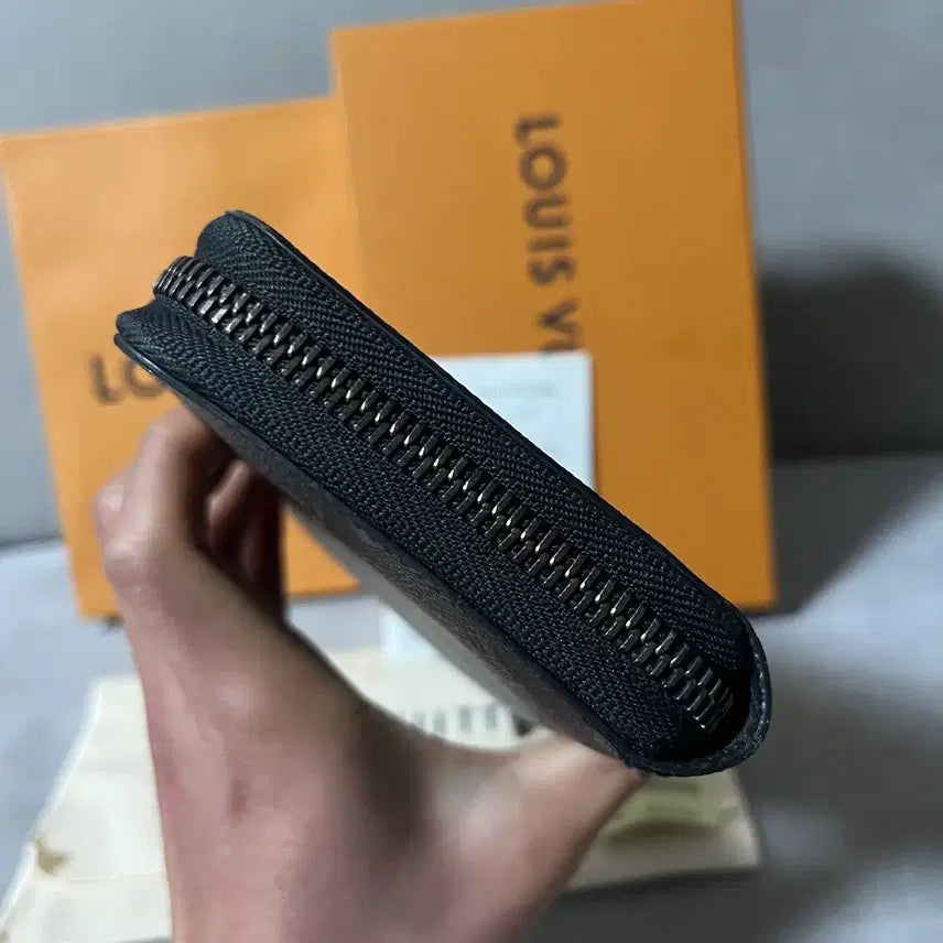 [BUNJANG] Louis Vuitton Eclipse Zippy Wallet / [새상품급] 루이비통 이클립스 지퍼 장지갑