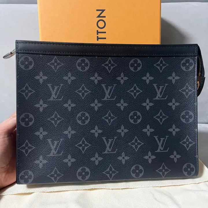 [BUNJANG] Louis Vuitton Eclipse Pochette Voyage Clutch / [새상품급] 루이비통 이클립스 포쉐트 보야주 클러치