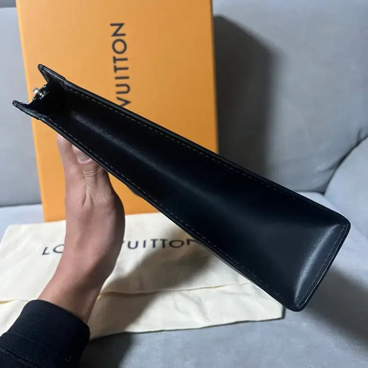 [BUNJANG] Louis Vuitton Eclipse Pochette Voyage Clutch / [새상품급] 루이비통 이클립스 포쉐트 보야주 클러치