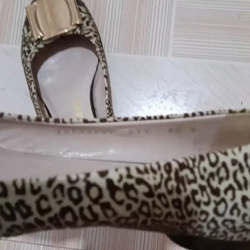 [BUNJANG] Ferragamo Leopard Print Flat Shoes / 페라가모 레오파드 플랫 슈즈36정품