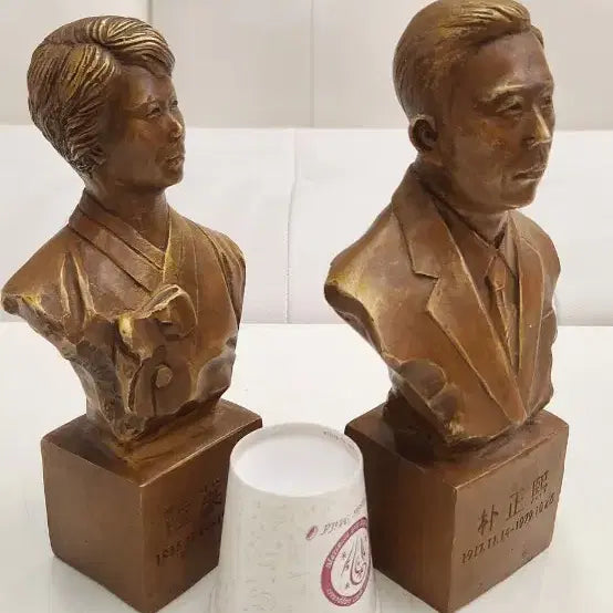 [BUNJANG] Park Chung-hee & Yuk Young-soo Bronze Busts / 박정희 대통령과 육영수여사 흉상