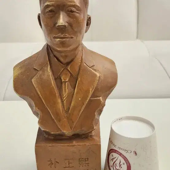 [BUNJANG] Park Chung-hee & Yuk Young-soo Bronze Busts / 박정희 대통령과 육영수여사 흉상