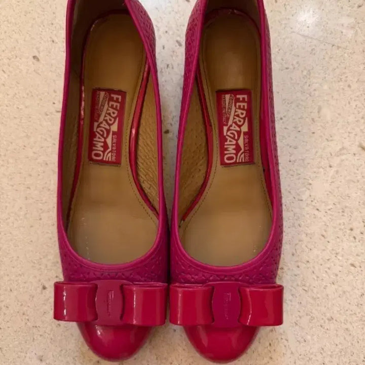 [BUNJANG] Ferragamo Vara Pink Ribbon Flat Pumps / 페라가모 바라 펌프스 핫핑크 리본 플랫슈즈36.5정품