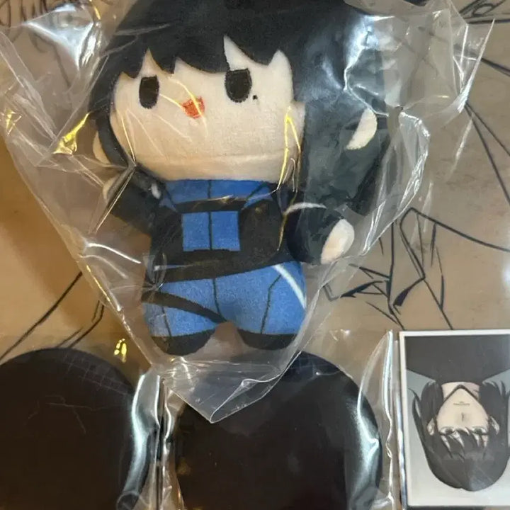 [BUNJANG] Jeon Do-gyeong Si Shanghai Popup Han Sooyoung POB Can Badge Mini Q Doll Photo / 전독시 상하이 팝업 한수영 특전 캔뱃지 미니큐 인형 증명사진