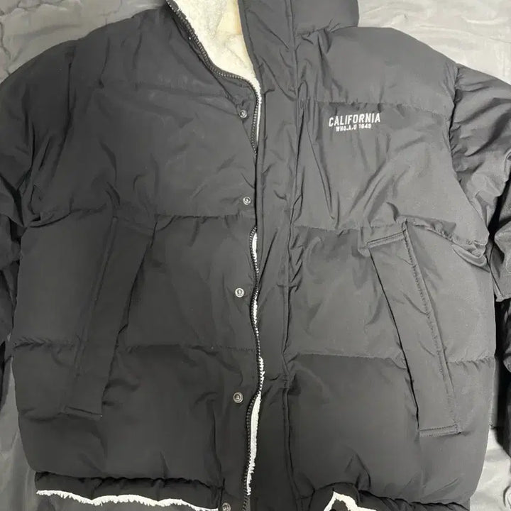 [BUNJANG] Who.A.U California Reversible Padded Jacket - Black / 후아유 캘리포니아 패딩 블랙 입니다