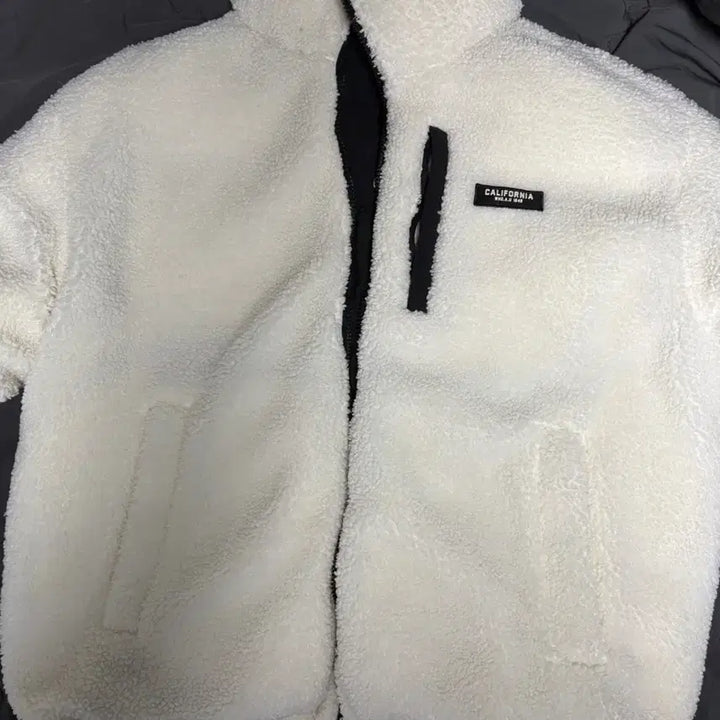 [BUNJANG] Who.A.U California Reversible Padded Jacket - Black / 후아유 캘리포니아 패딩 블랙 입니다