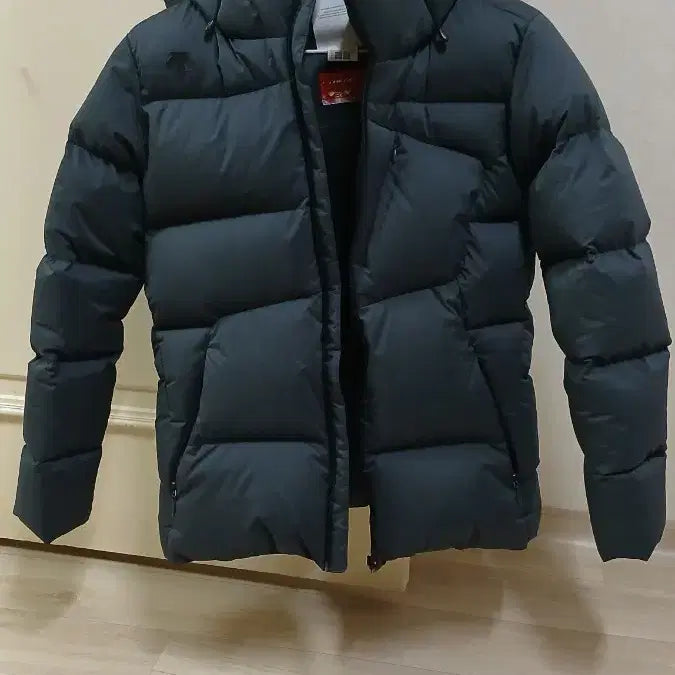 [BUNJANG] Descente Duck Down Lightweight Padded Jumper / 데쌍트 덕다운 경량 패딩 점퍼