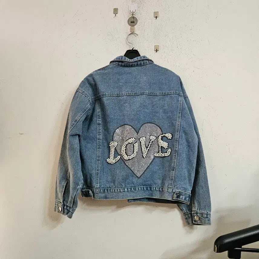 [BUNJANG] Love Patch Denim Jacket / 러브 패치 데님 청자켓