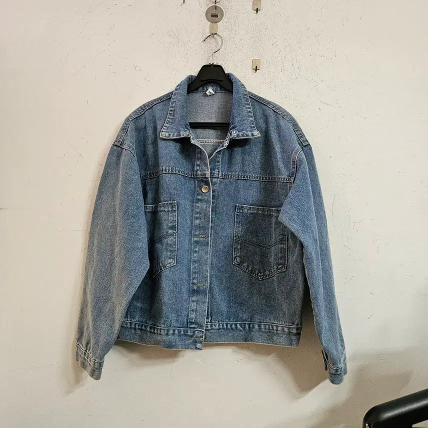[BUNJANG] Love Patch Denim Jacket / 러브 패치 데님 청자켓